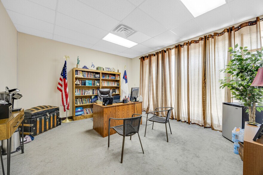 More Photos Of 831 S Circle Dr, Colorado Springs Storefront Retail Office For Sale