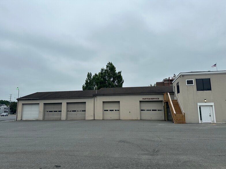 Primary Photo Of 123 N Bridge St, Elkton Auto Repair For Lease