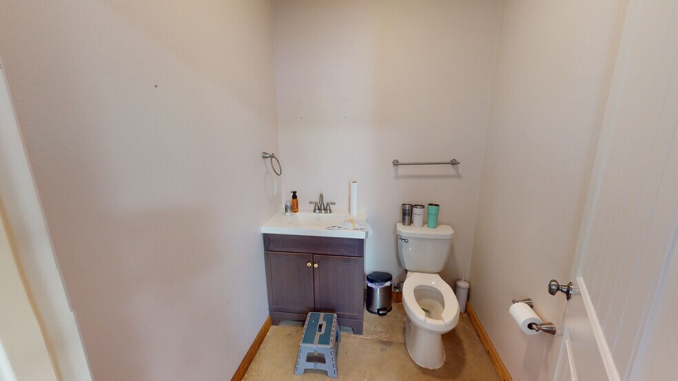 More Photos Of 1215 NW 1st Plz, Andrews Restaurant For Sale