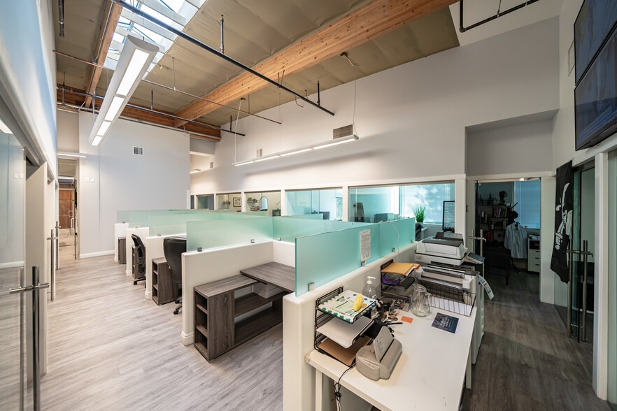 More Photos Of 90 Discovery, Irvine Office For Sale