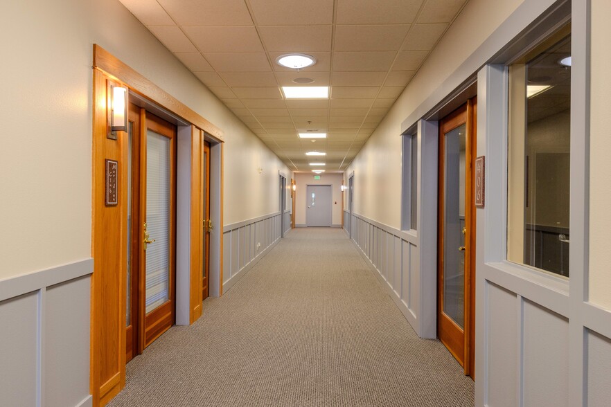 More Photos Of 360 Knechtel Way NE, Bainbridge Island Apartments For Sale