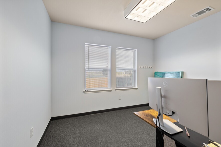 More Photos Of 1508 Dessau Ridge Ln, Austin Office For Sale