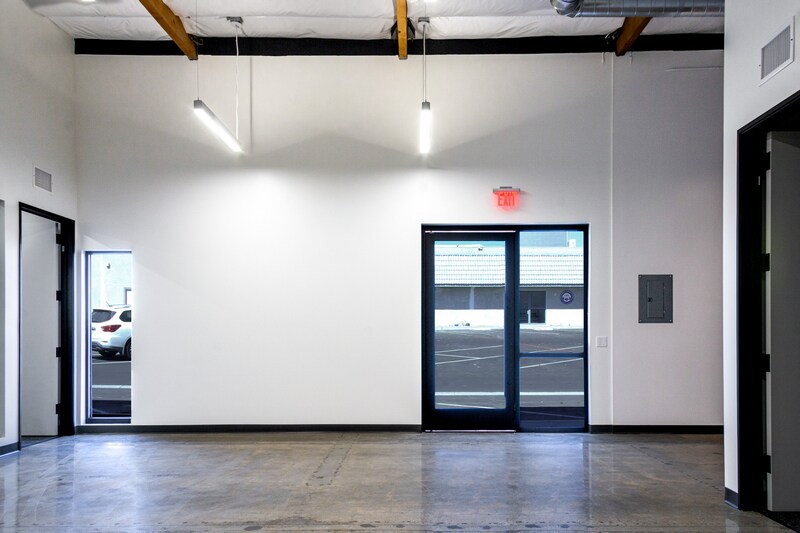 More Photos Of 7041-7057 1/2 Vineland Ave, North Hollywood Warehouse For Lease