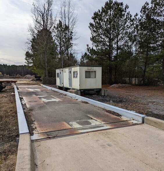 More Photos Of 21330 Blue Star Hwy, Jarratt Distribution For Lease
