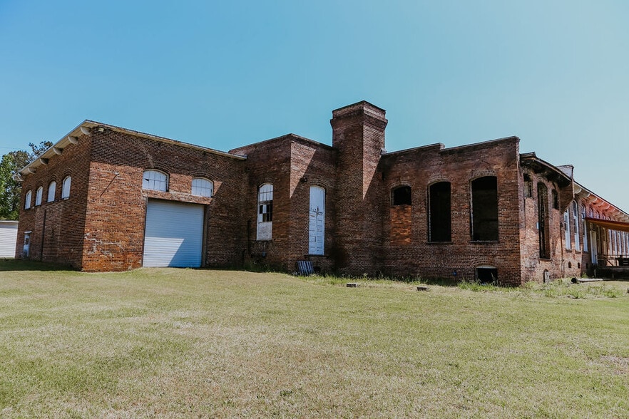 More Photos Of 340 Seaboard St, Vass Warehouse For Sale