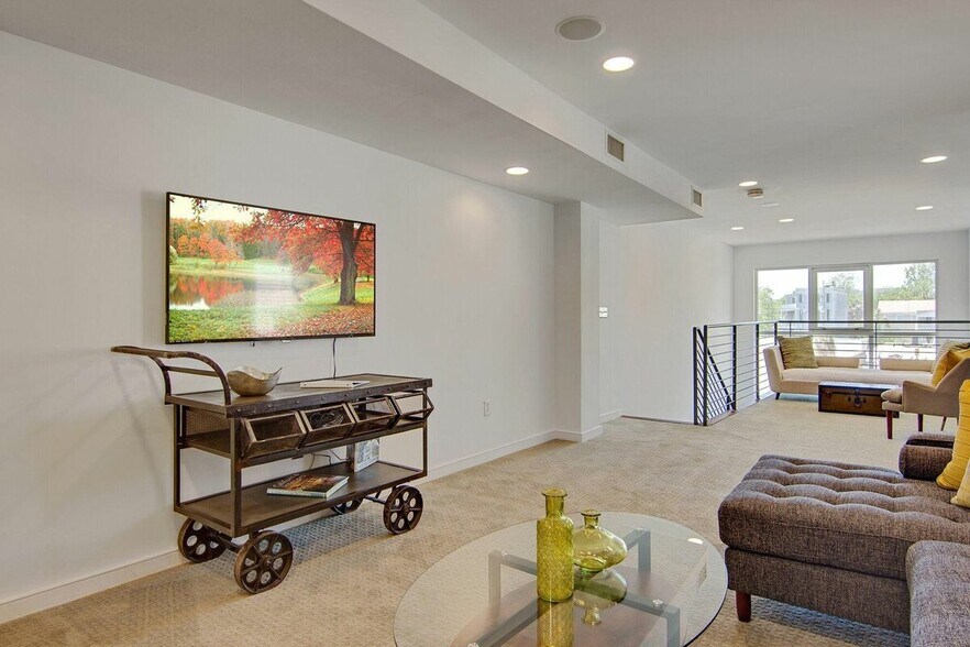 More Photos Of 487 King St, Charleston Loft Creative Space For Sale