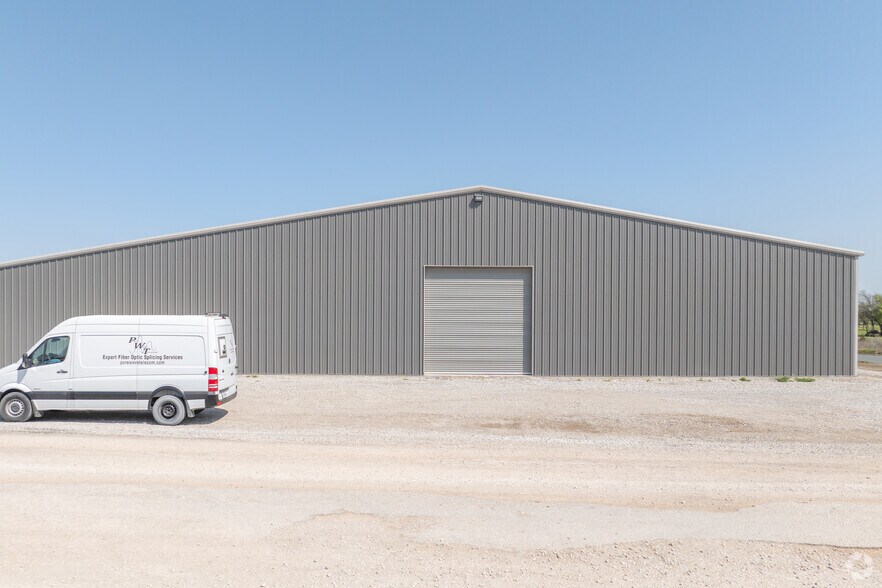 More Photos Of 293 County Road 4841, Haslet Flex For Sale