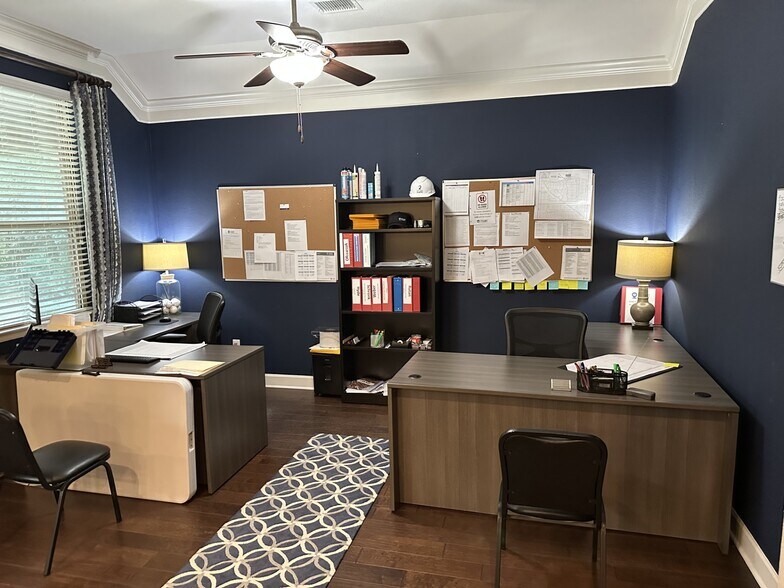 More Photos Of 5155 W Davis St, Conroe Office For Lease