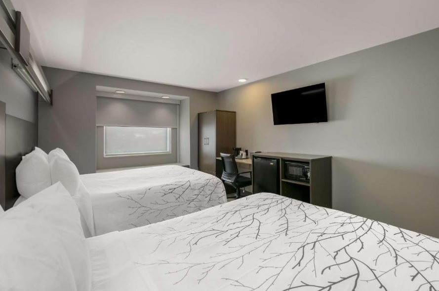 More Photos Of 680 Winfield Dunn Pky, Sevierville Hotel For Sale