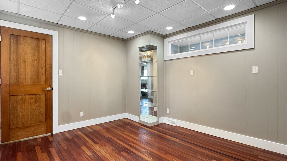 More Photos Of 118 Stimson St, Cadillac Office For Sale