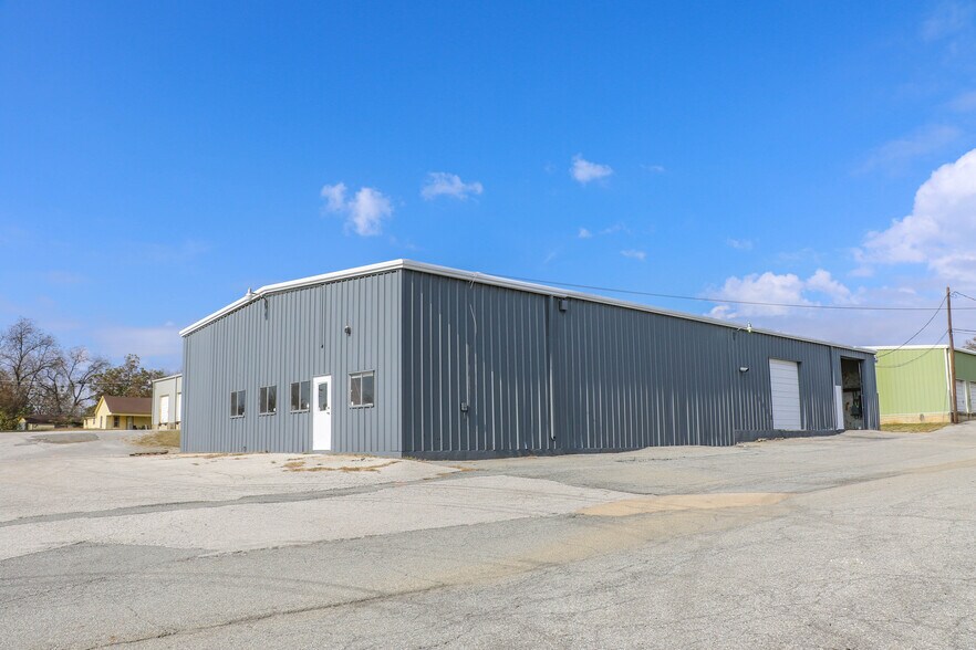 More Photos Of 401 W Coffin St, Denison Industrial For Sale