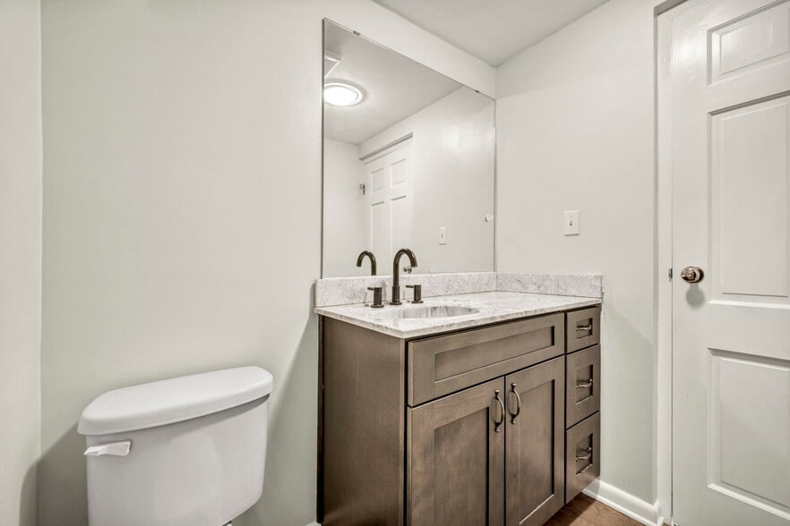 More Photos Of 10570-10574 Ravenna Rd, Twinsburg Office For Lease