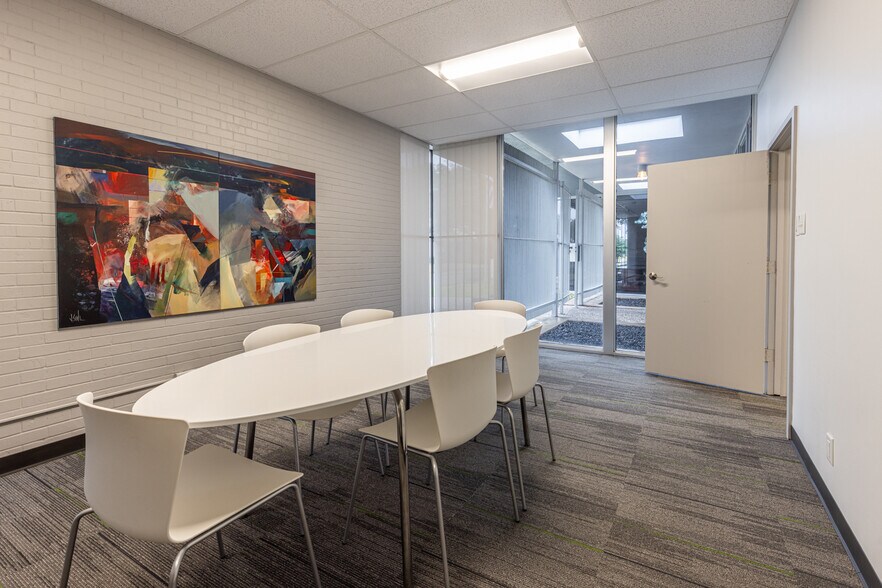 More Photos Of 8020 Westglen Dr, Houston Office For Lease