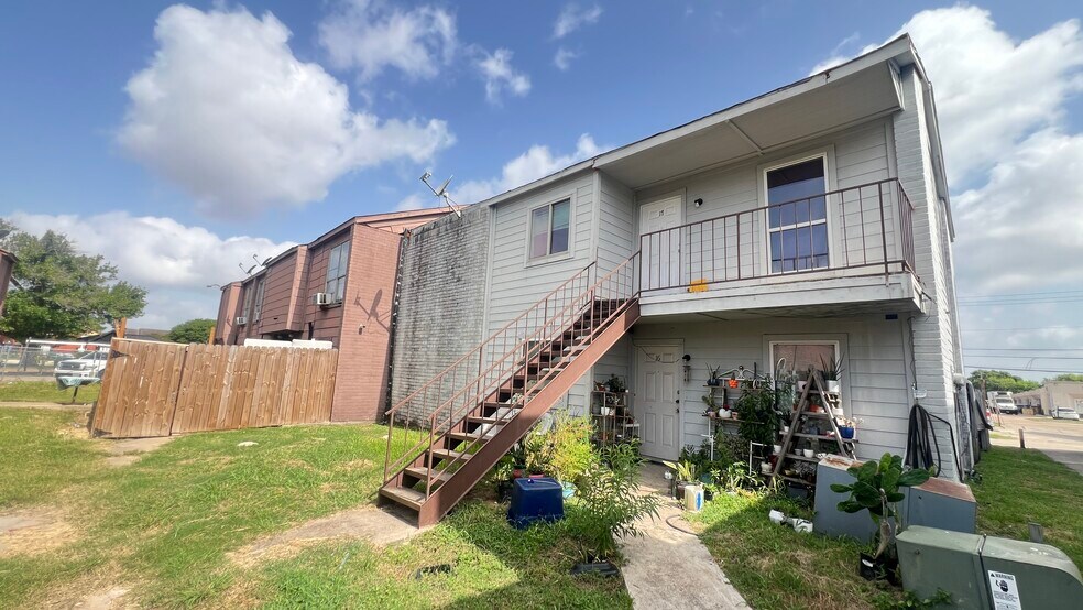 More Photos Of 8807 Bissonnet St, Houston Apartments For Sale