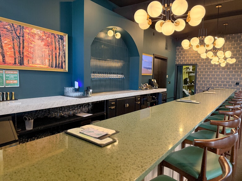 More Photos Of 601 7th Ave, Altoona General Retail For Sale