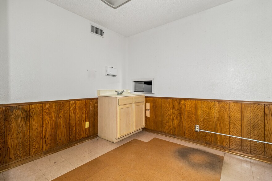 More Photos Of 2900 Trimmier Rd, Killeen Medical For Sale