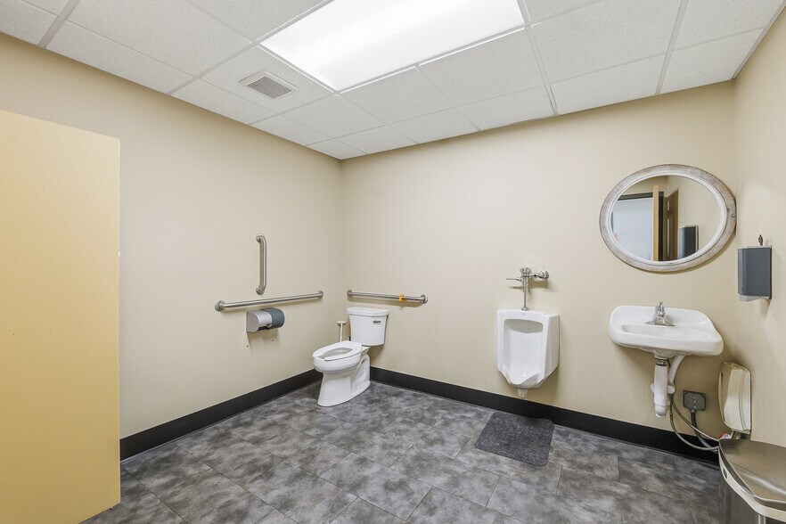 More Photos Of 424 E Oshkosh St, Ripon Manufacturing For Sale