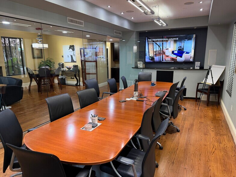 More Photos Of 350 E Pine St, Orlando Office For Lease