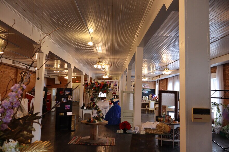 More Photos Of 108 NW Main St, Easley General Retail For Sale