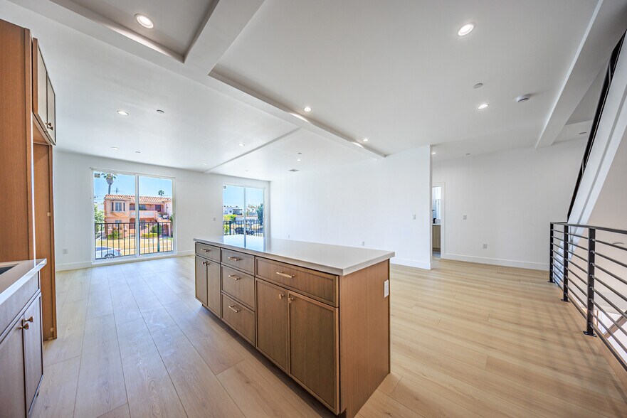More Photos Of 1259 S Longwood Ave, Los Angeles Apartments For Sale