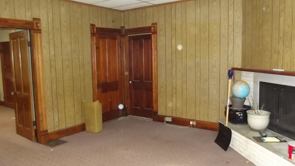 More Photos Of 635 S Lincoln Ave, O'Fallon Storefront Retail Office For Sale