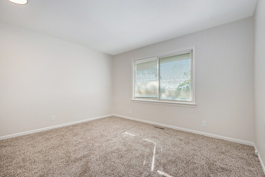 More Photos Of 8831-8837 Glenwood Ct, Overland Park Apartments For Sale