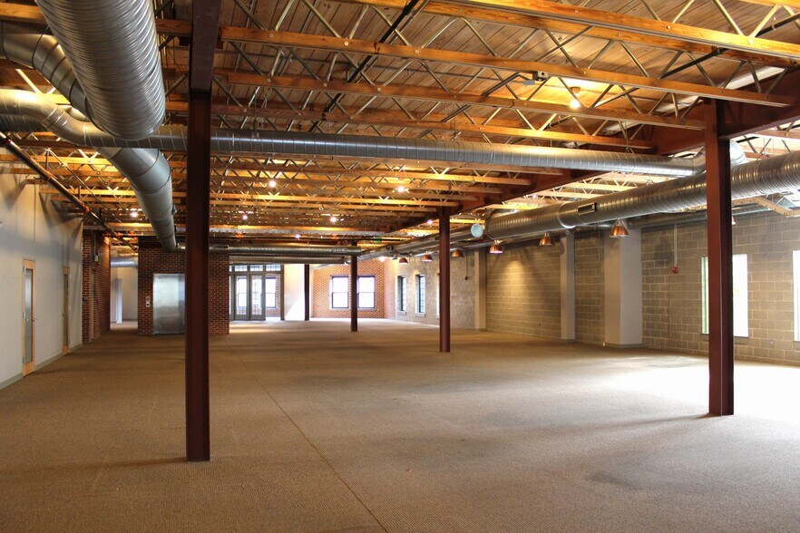 More Photos Of 900 S Wolfe St, Baltimore Office For Sale