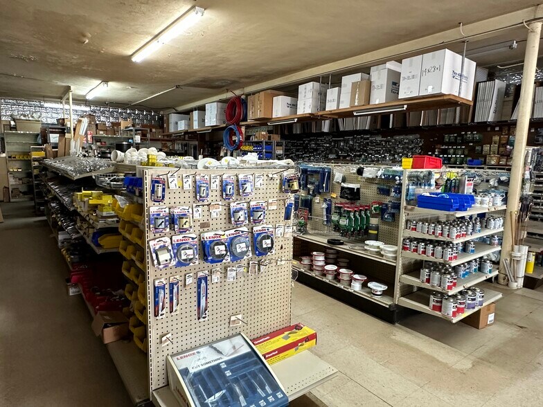 More Photos Of 1308 Simmons Ave, Jourdanton Garden Center For Sale