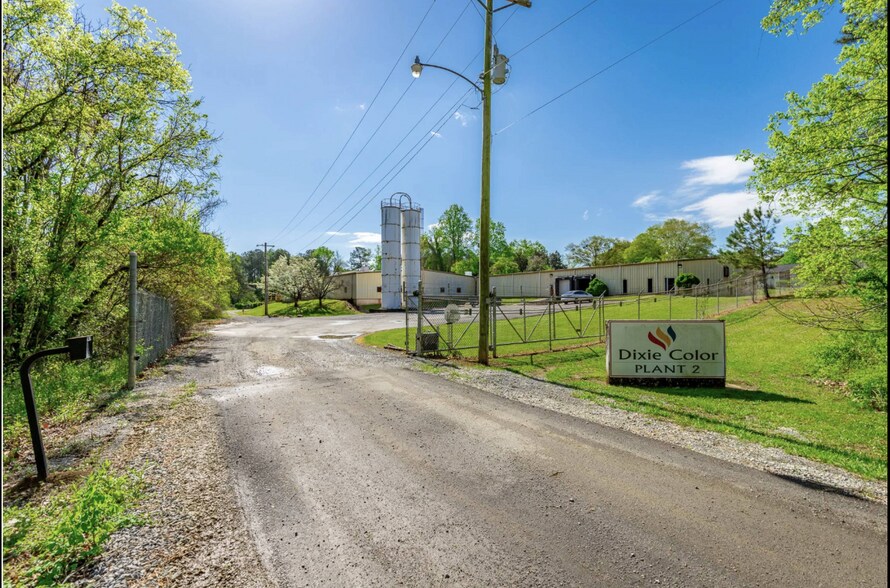 More Photos Of 1129 S Chattanooga St, LaFayette Warehouse For Sale