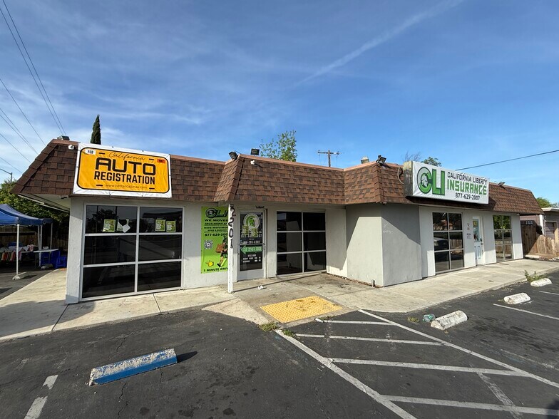 More Photos Of 2201 El Camino Ave, Sacramento Storefront Retail Office For Lease