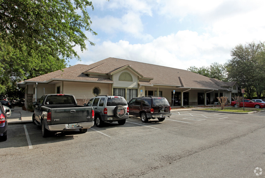 Primary Photo Of 2959 Alafaya Trl, Oviedo Medical For Lease