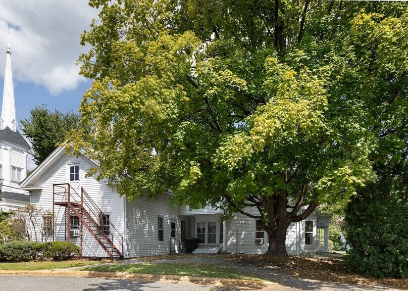 More Photos Of 117 Main St, Canaan Office For Sale