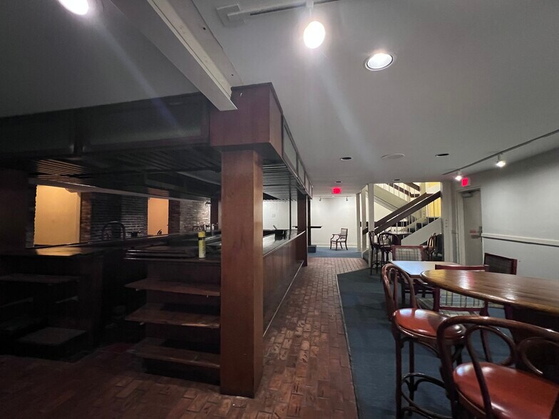More Photos Of 113 S Court Ave, Memphis General Retail For Sale