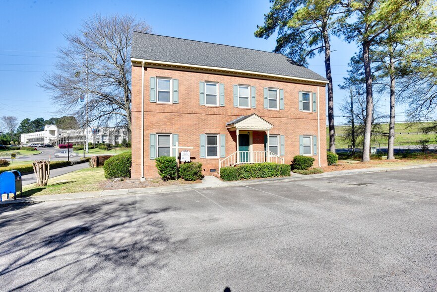 More Photos Of 2601 Commons Blvd, Augusta Office For Lease