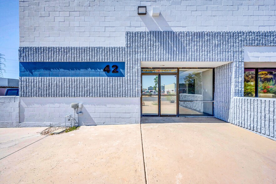 More Photos Of 42 W Boxelder Pl, Chandler Showroom For Lease