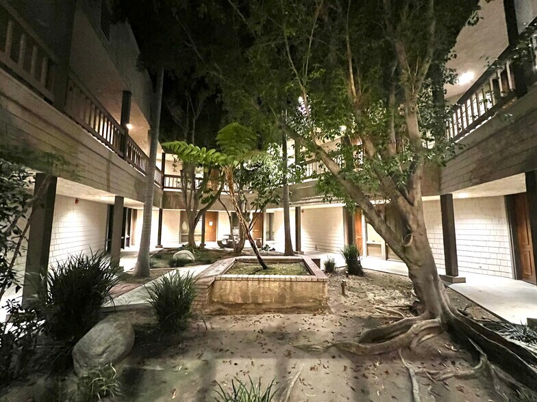 More Photos Of 5053 La Mart Dr, Riverside Medical For Sale