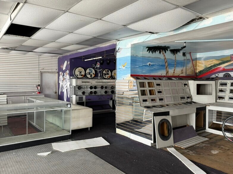 More Photos Of 2834 E Main St, Ventura General Retail For Sale