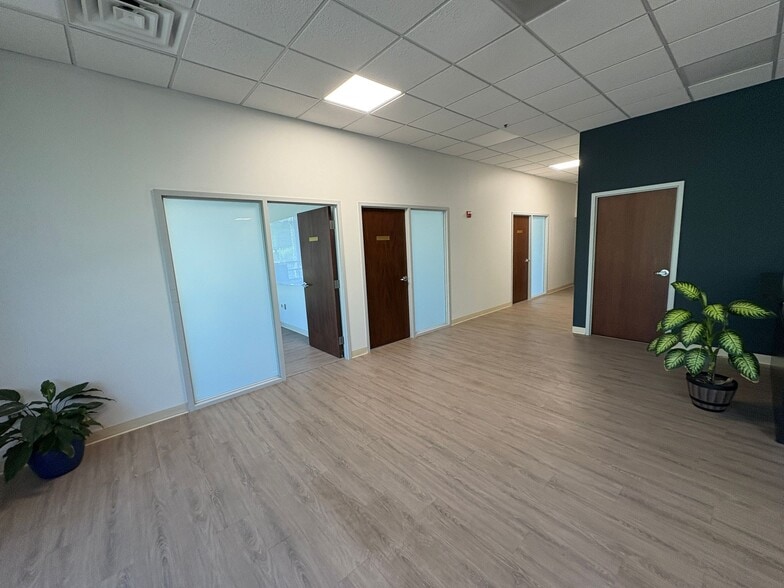 More Photos Of 45305 Catalina Ct, Sterling Showroom For Sale