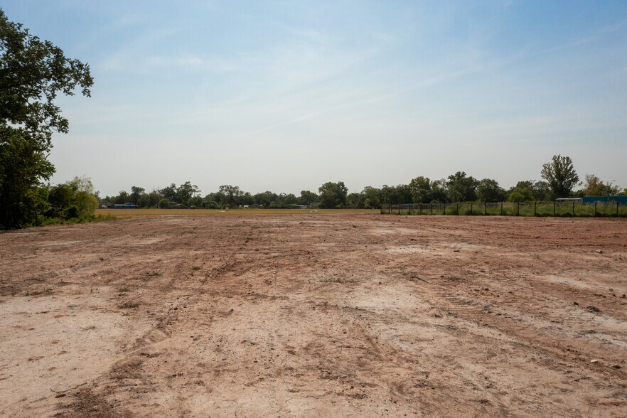 More Photos Of 11324 Eastex fwy, Houston Land For Sale