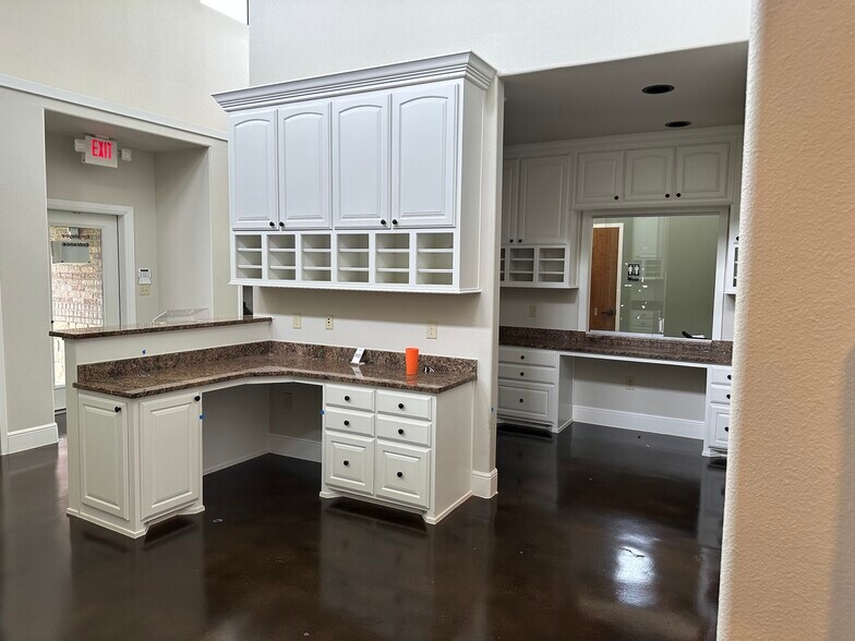 More Photos Of 3120 Medpark Dr, Denton Medical For Sale