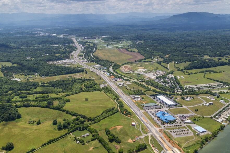 More Photos Of 2270 Two Rivers Blvd, Sevierville General Retail For Sale