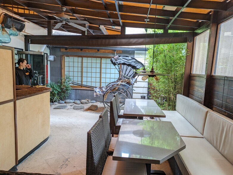 More Photos Of 521 N La Cienega Blvd, Los Angeles Restaurant For Lease