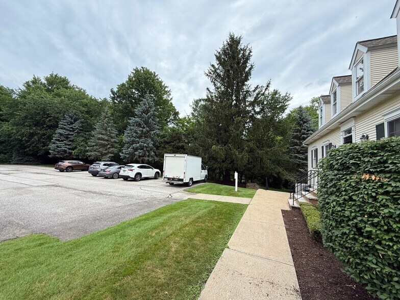 More Photos Of 270 Park Pl, Chagrin Falls Loft Creative Space For Sale