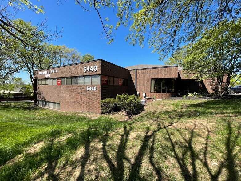 Primary Photo Of 5440 N Oak Tfwy, Kansas City Office For Sale