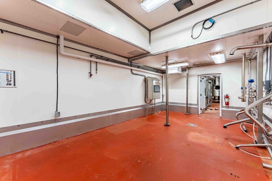 More Photos Of 500 Barrydowne Rd, Sudbury Manufacturing For Sale