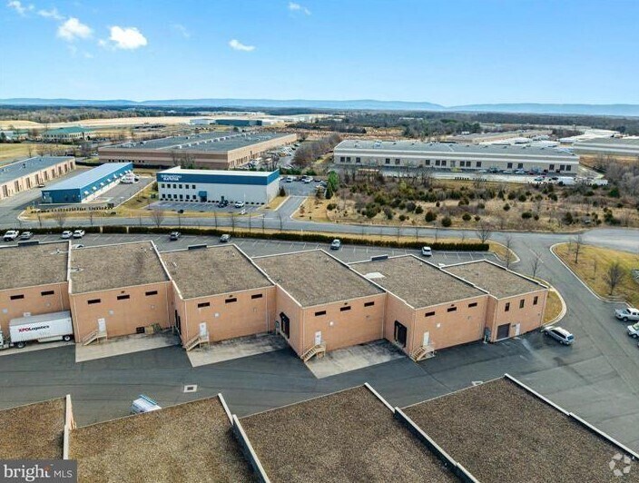 More Photos Of 240-252 Airport Rd, Winchester Light Distribution For Lease