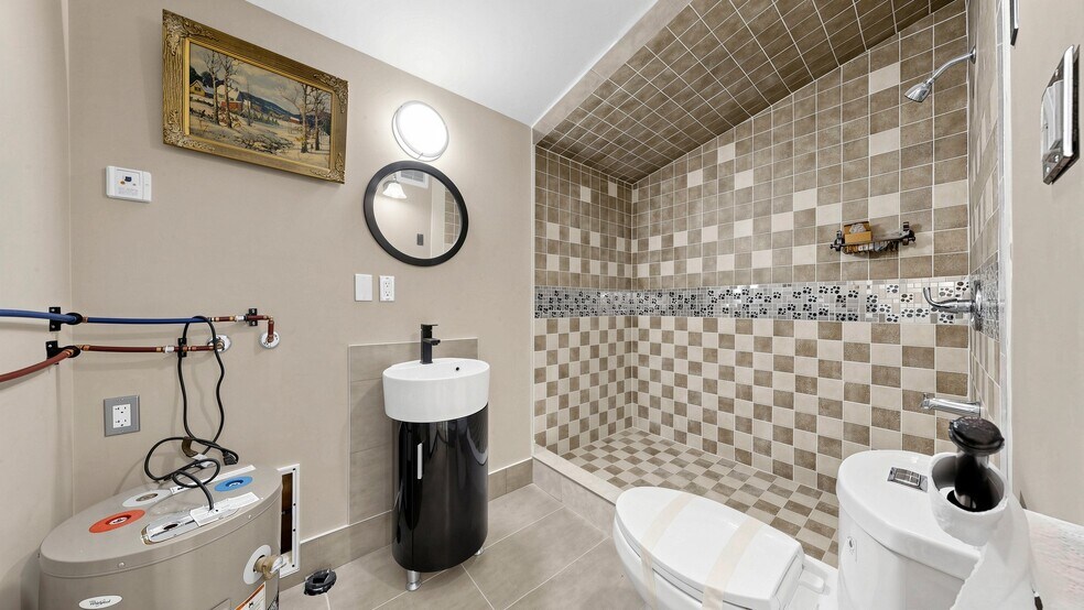 More Photos Of 956 Lake Dr E, Georgina Storefront Retail Residential For Sale