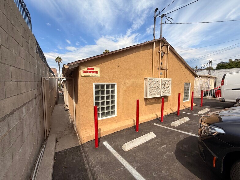 More Photos Of 11326 Ventura Blvd, Studio City Storefront Retail Office For Lease