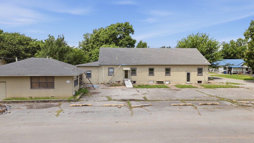 More Photos Of 226 E Jefferson St, Bixby General Retail For Sale