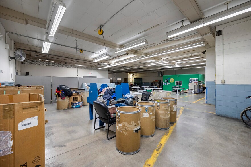 More Photos Of 419 W Market St, Sandusky Light Distribution For Sale